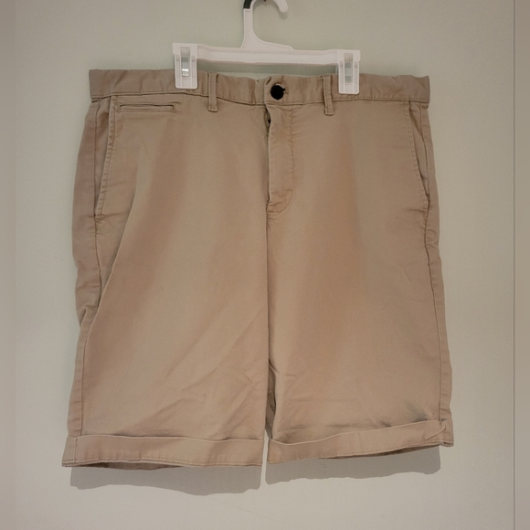 GAP - Men's Khaki Short - Picture 1 of 7